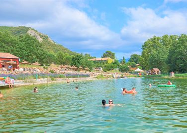 Christelijk vakantiepark Zuid Frankrijk Zwemmeer 01